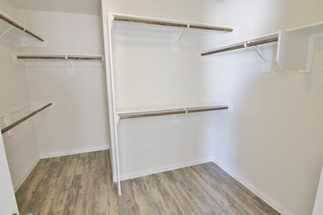 Building Photo - 6259 Brenwood Cir