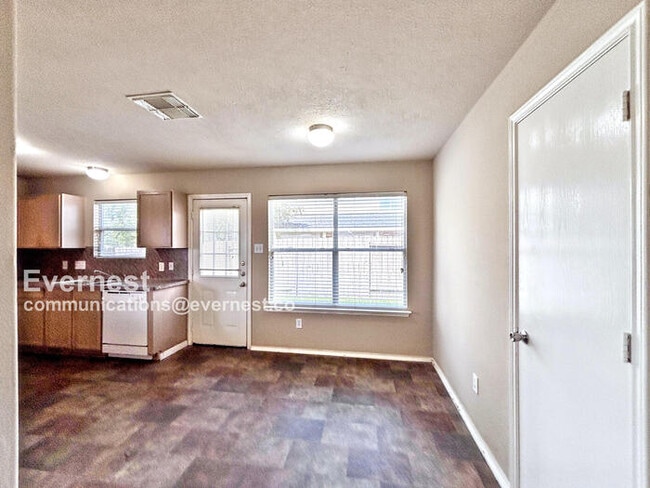 Building Photo - 14903 Sunset Bay Ct