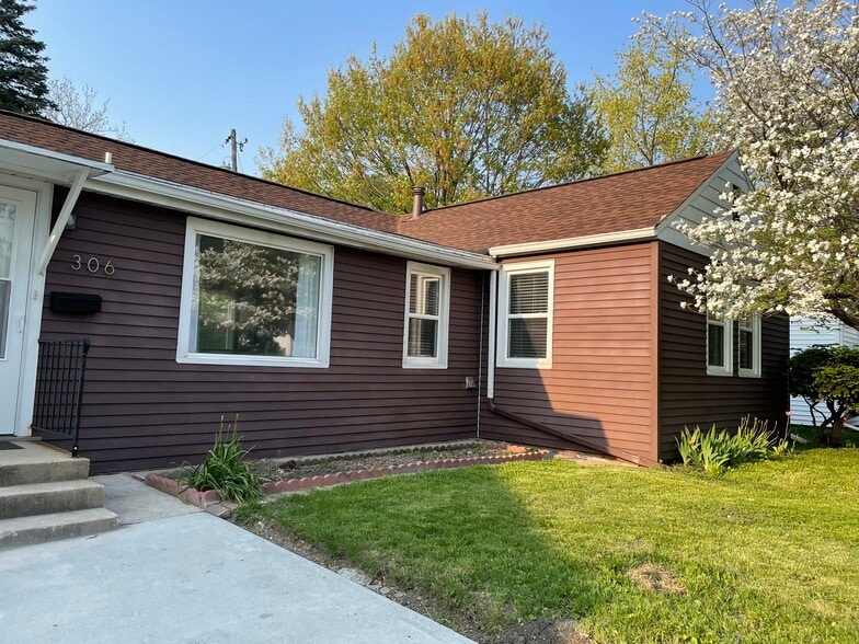 Building Photo - 306 E Washington St