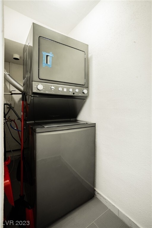 Building Photo - 2205 Santa Paula Dr