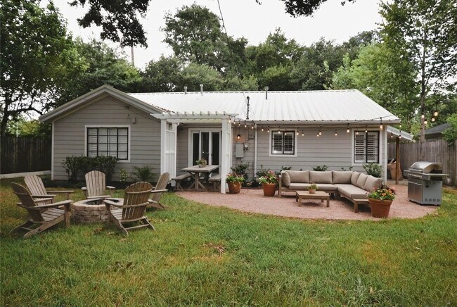 Building Photo - 1902 Coulcrest Dr