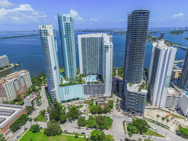 Building Photo - 1800 N Bayshore Dr