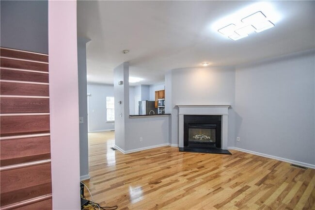 Building Photo - 2201 Landing Walk Dr