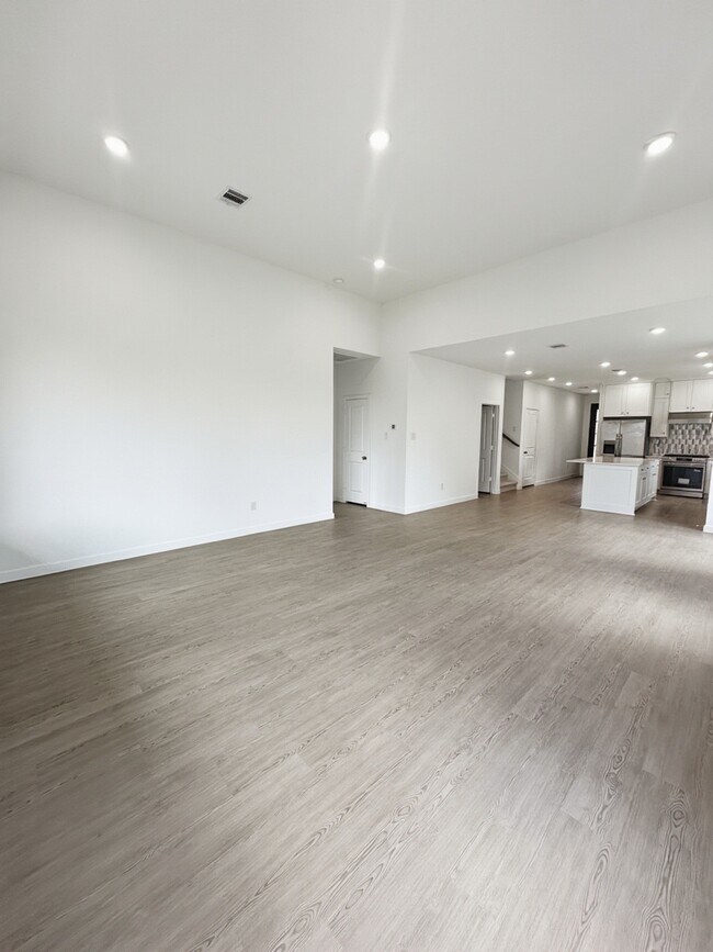 Building Photo - 26915 Nightingale Songs Dr