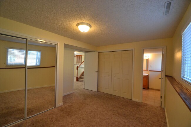Building Photo - 4 Bed 3 Bath w/AC - Coming Soon! - MileSto...