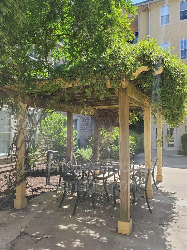 Building Photo - 1400 Granby St