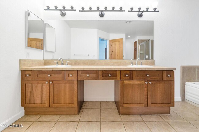 Building Photo - 229 W Portland St