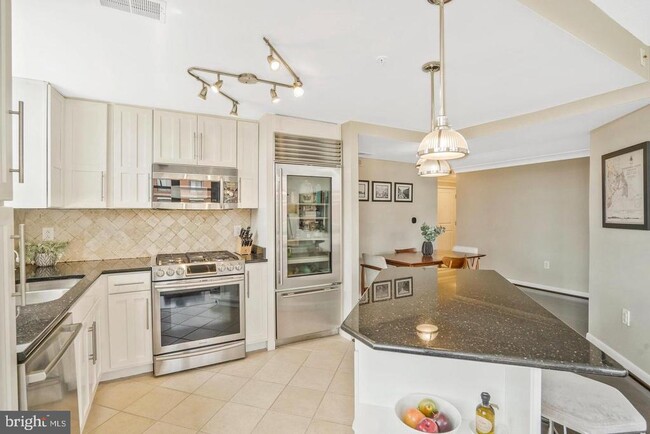 Building Photo - 1021 N Garfield St