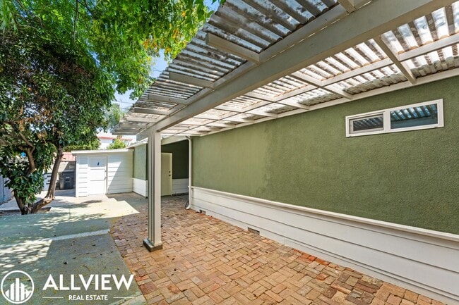 Building Photo - Stylishly Renovated Santa Ana Gem – 4-Bedroom Single-Story with Modern Upgrades & RV Parking