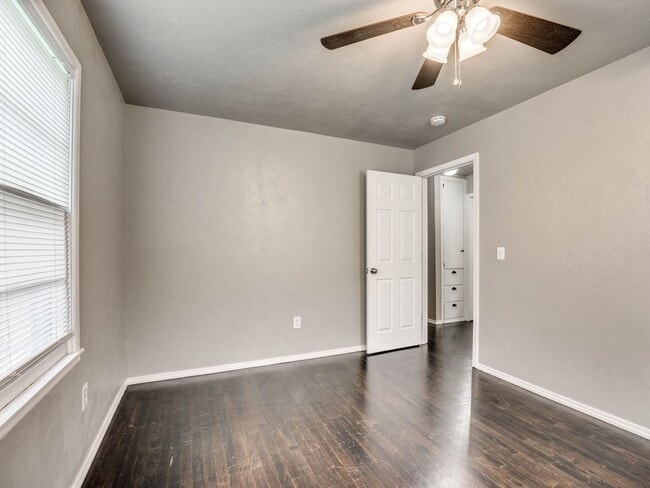 Building Photo - 3 Bedroom 1 Bath Home in Shawnee!