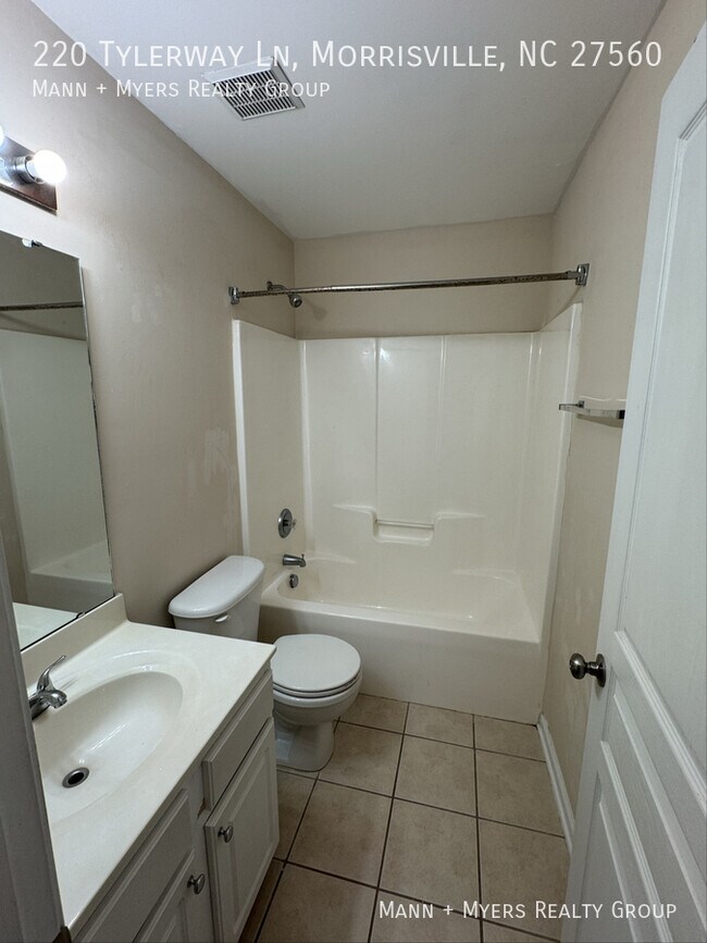 Building Photo - 220 Tylerway Ln