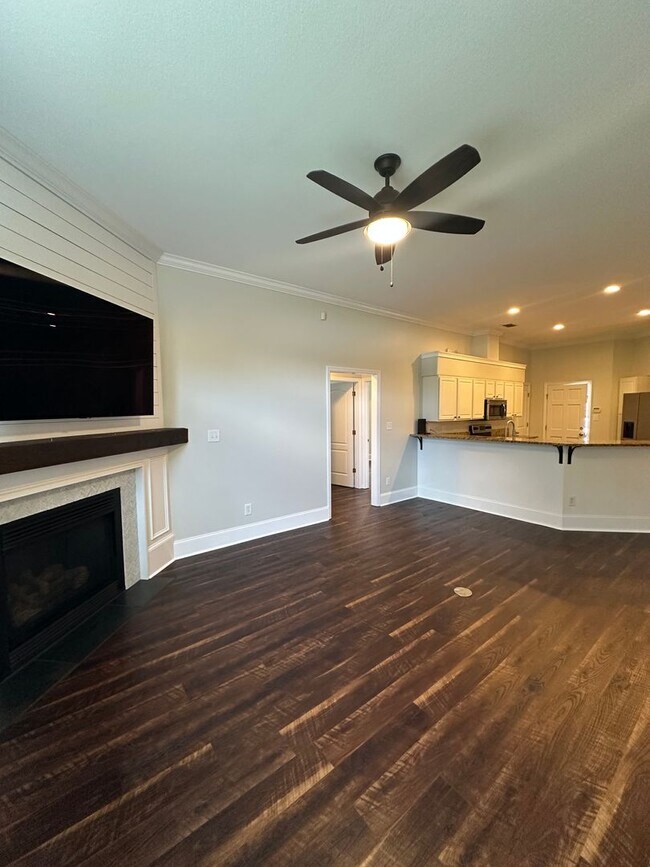 Building Photo - Gorgeous 3 Bedroom 2 Bath home in Piney Z ...