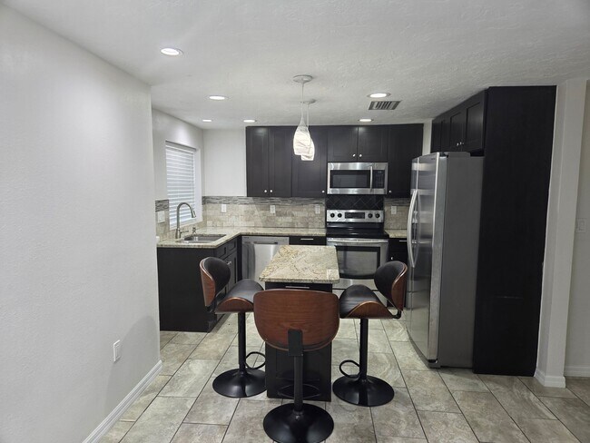 Building Photo - 3922 Cochise Terrace