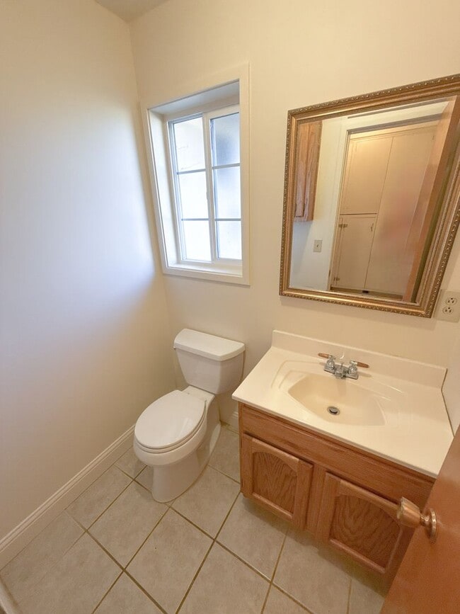 Building Photo - 3 Bedroom, 2.5 Bath House