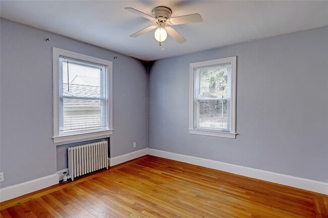 Building Photo - 157 Sandringham Ave