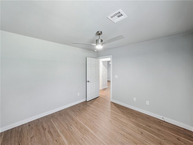 Building Photo - 6505 NW Altus St