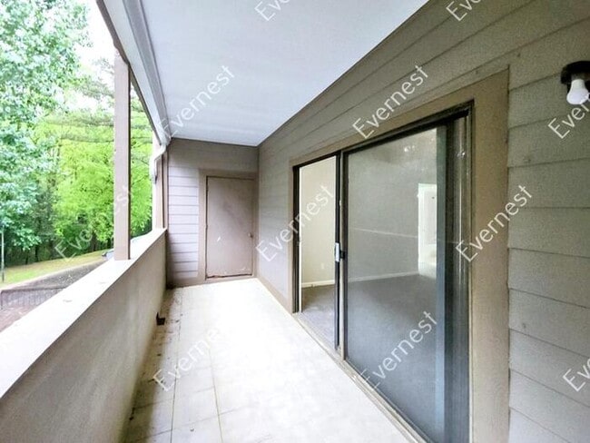 Building Photo - 3815 Paces Ferry W