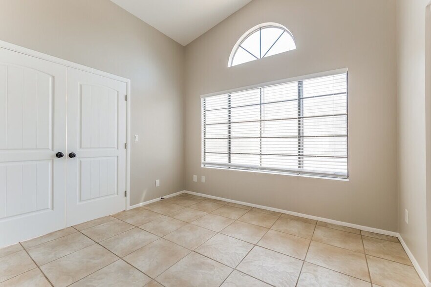 Building Photo - 25 W Gary Ave