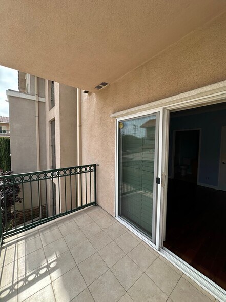 Building Photo - 120 De Anza St