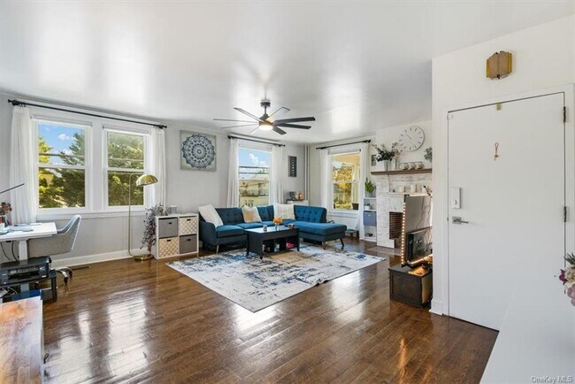 Building Photo - 1 Bayview Ave