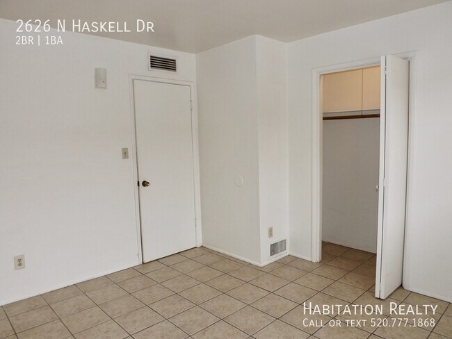 Building Photo - 2626 N Haskell Dr