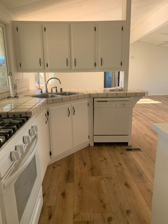 Building Photo - 523 Piute St