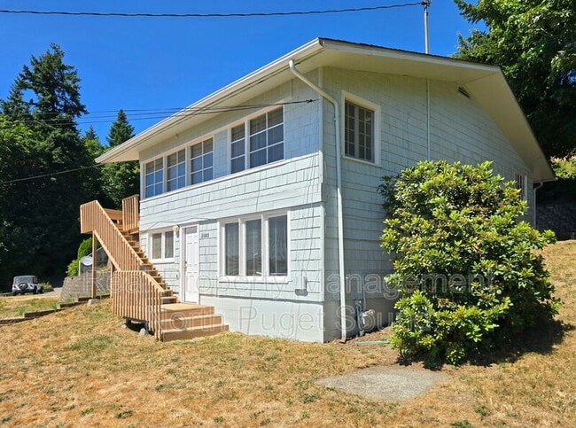Primary Photo - 11005 Maple Ln
