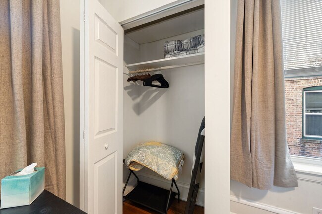 Building Photo - 6229 N Wayne Ave