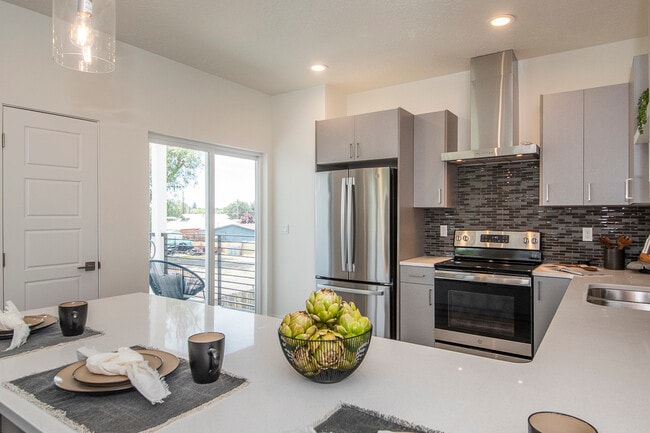 Building Photo - 516 Violets Cove Ln