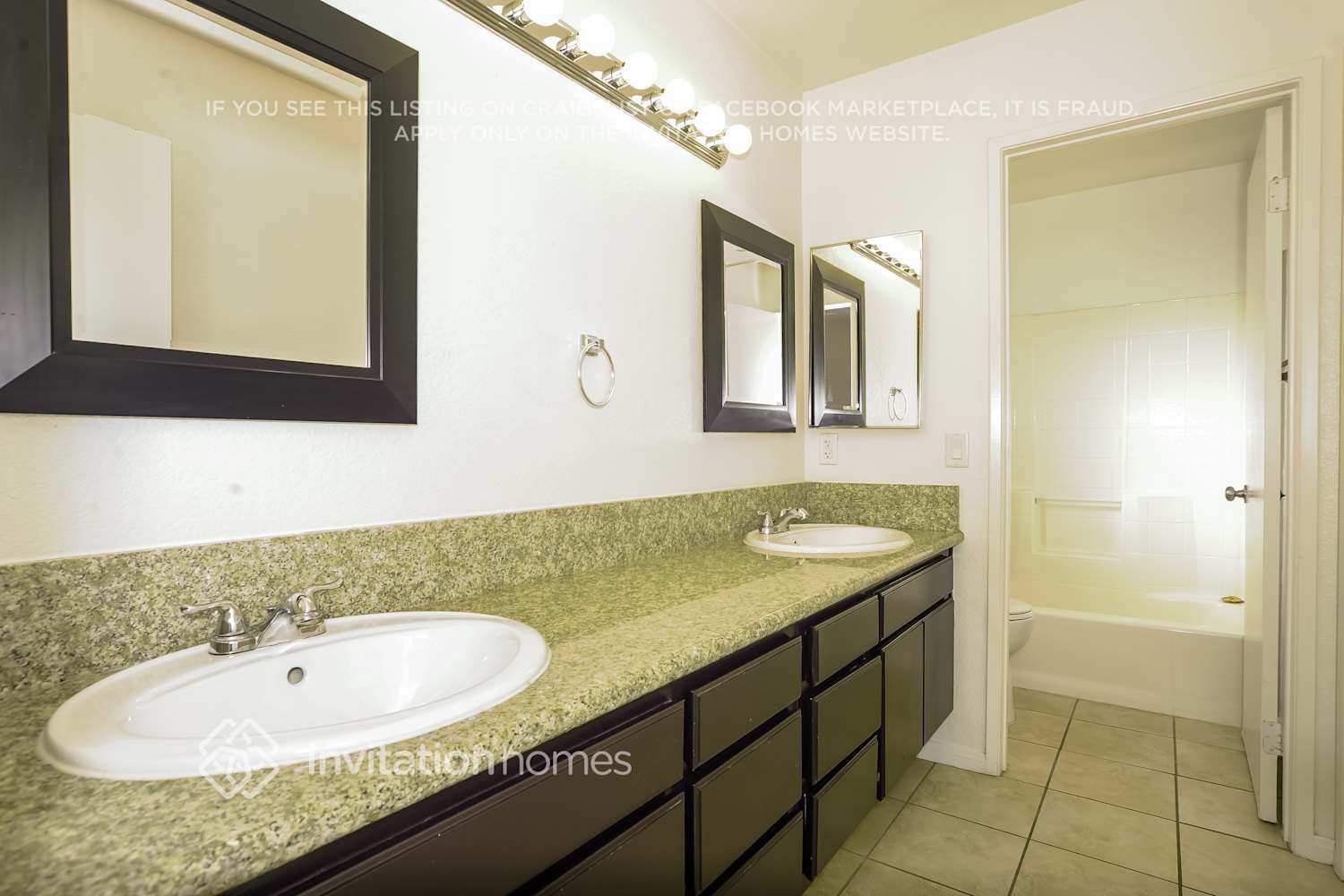 Building Photo - 5516 W Ave L 6