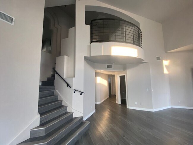Building Photo - 8132 Bay Harbor Dr