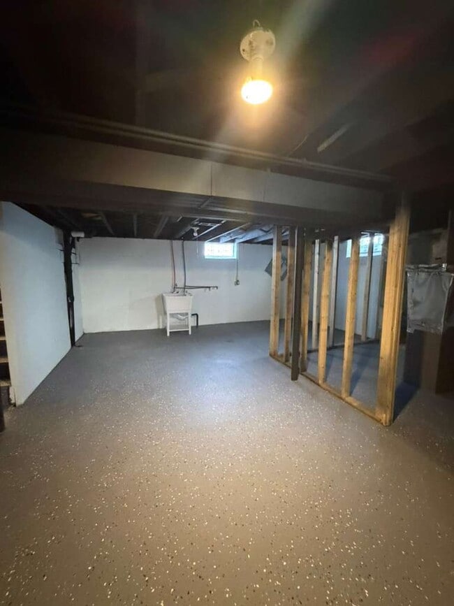 Building Photo - 11454 Sanford Ave