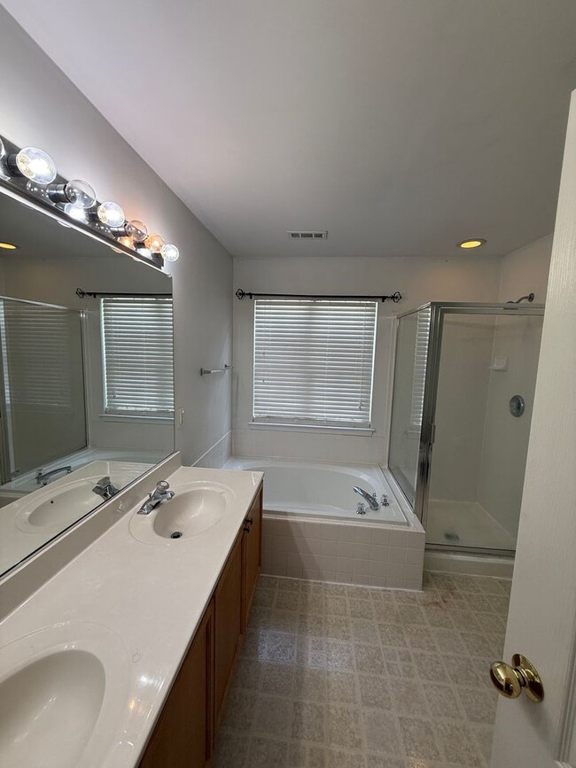 Building Photo - 5106 Higgins Dr