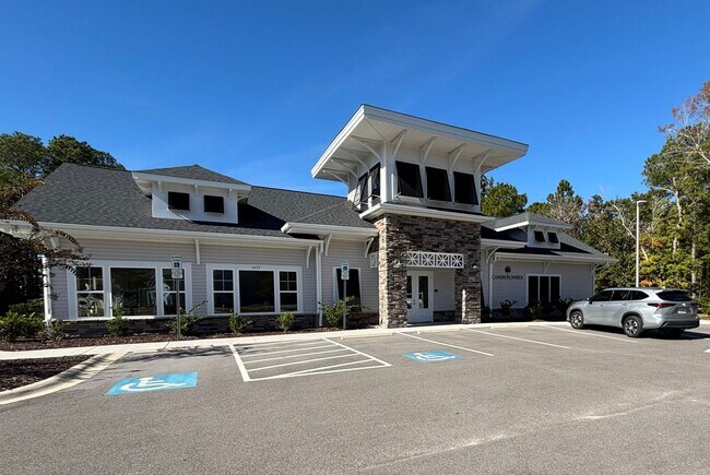 Building Photo - ***FREE DECEMBER RENT*** AND APPLICATION FEES WAIVED UPON APPROVAL!!!