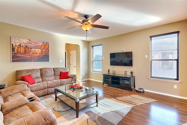 Building Photo - 505 Willow Walk Dr