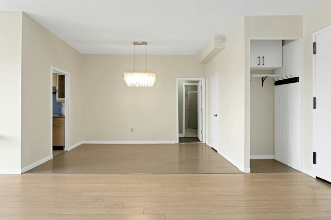 Building Photo - 44 Strawberry Hill Ave