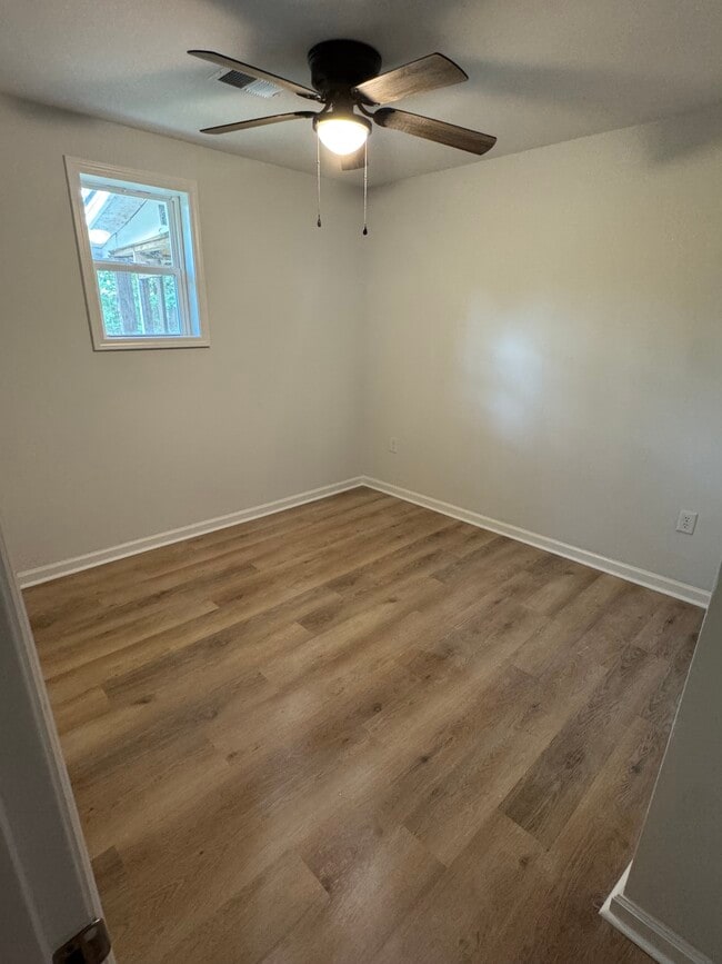Building Photo - 125 Tigers Den Ln