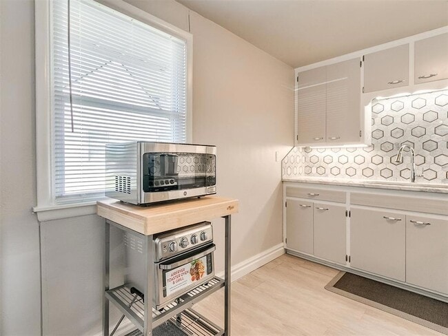 Building Photo - 1223 Monnett Ave