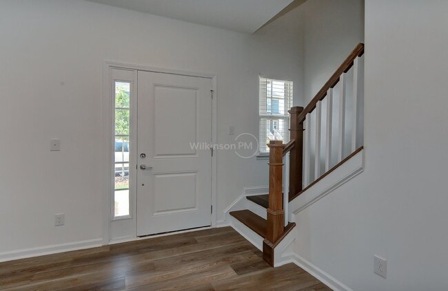 Building Photo - Beautiful 3BD/2.5BTH Townhouse with Commun...