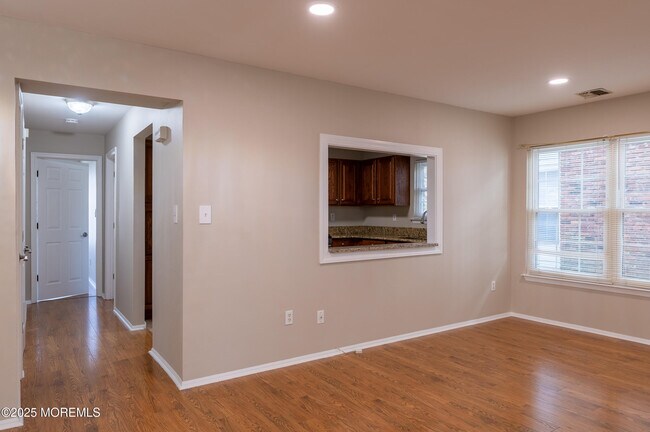 Building Photo - 157 Tulip Ln