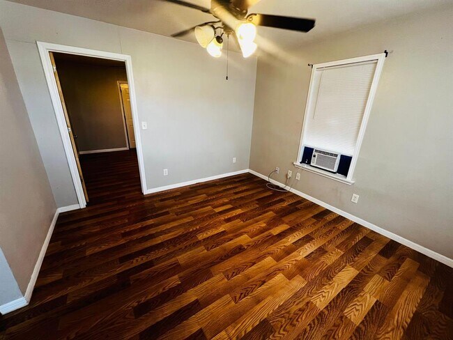 Building Photo - 815 Pennsylvania St