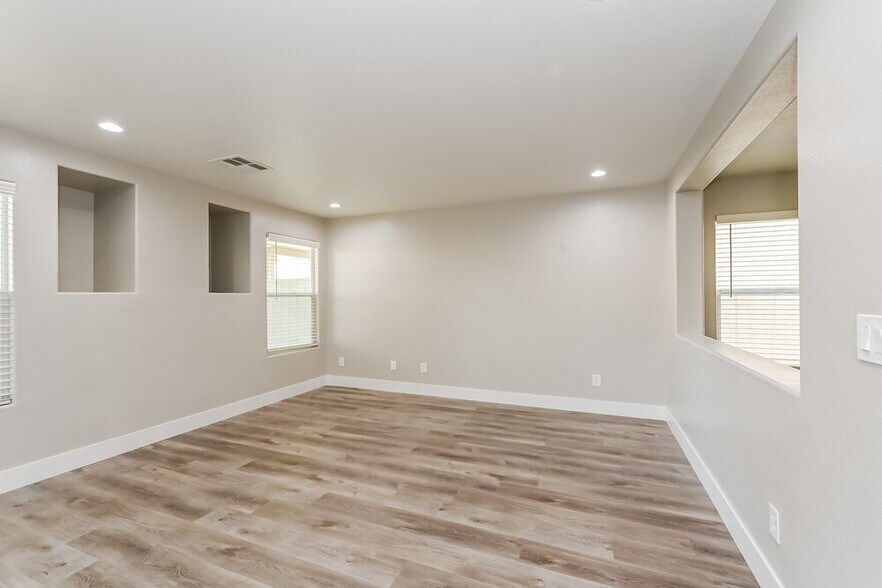 Building Photo - 9534 Vast Valley Ave