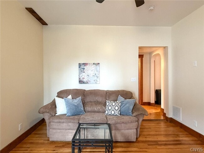 Building Photo - 1015 White Pl