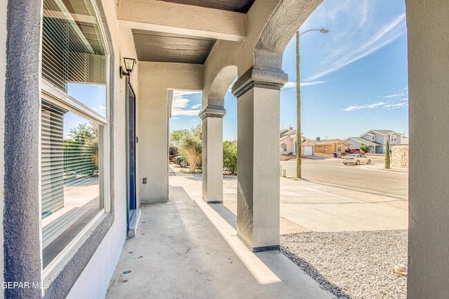 Building Photo - 12325 Tierra Bella Dr