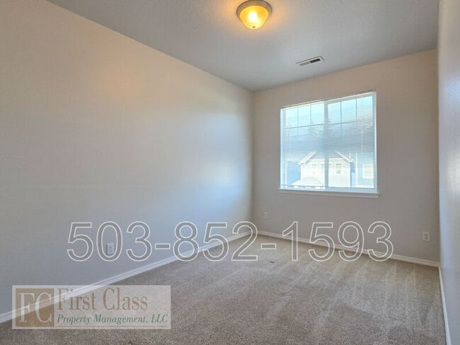 Building Photo - 21844 SW VINTNER Ln