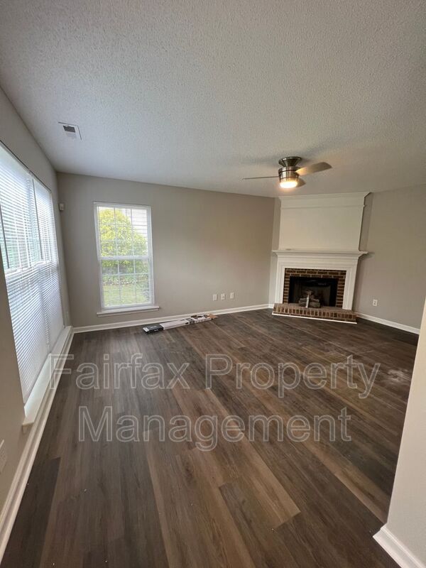 Building Photo - 201 Ridge Lake Dr