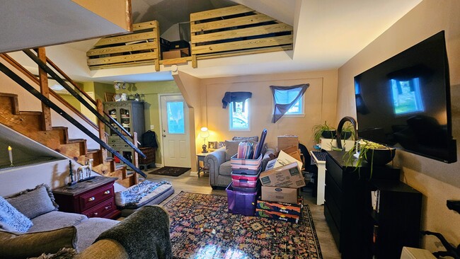 Building Photo - 6 Canaan St