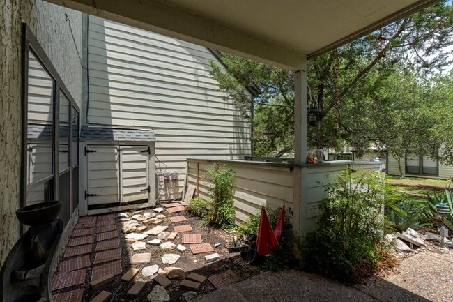 Building Photo - 13 Casa Verde St
