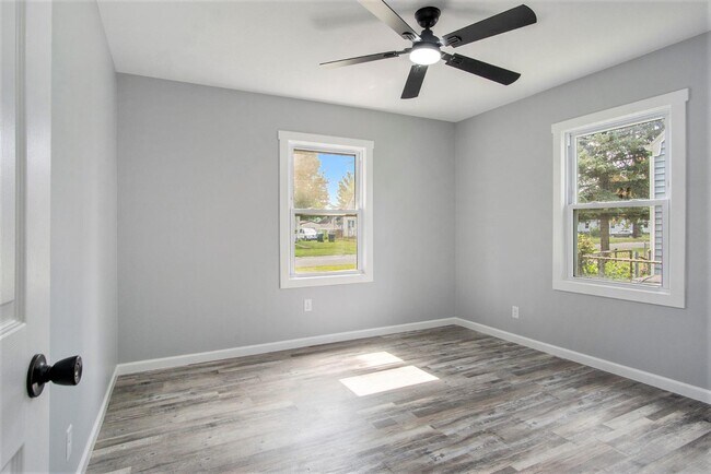 Building Photo - 2105 Elwood Ave