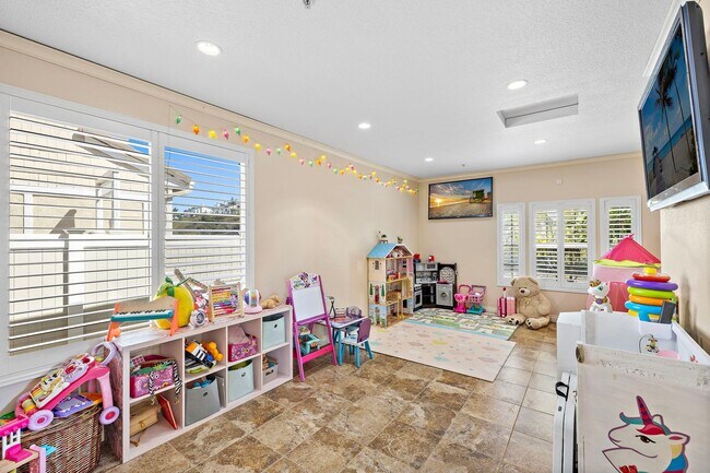 Building Photo - Stunning 4-Bedroom Home with Ocean and Catalina Island Views
